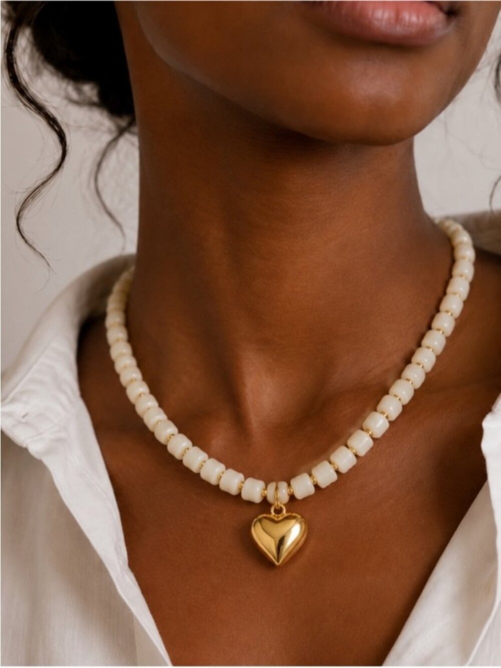 New! Preppy Neutral Ivory Beaded Gold Heart Necklace NWOT 5039